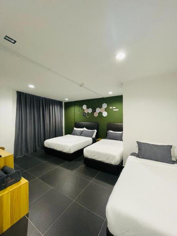 Halo Rooms Hotel Wakaf Bharu Buitenkant foto